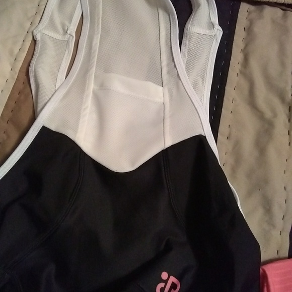 Womens cycling kit SOLD - Picture 2 of 7